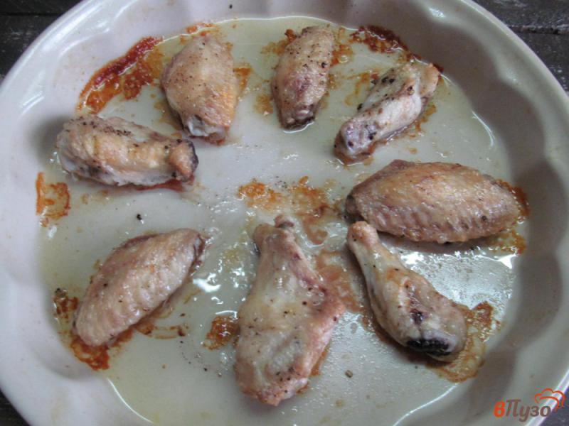 Фото приготовление рецепта: Куриные крылья в острой ореховой панировке шаг №5