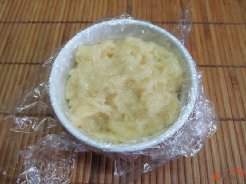 Фото приготовление рецепта: Кекс из манки в клюквенном соусе шаг №3