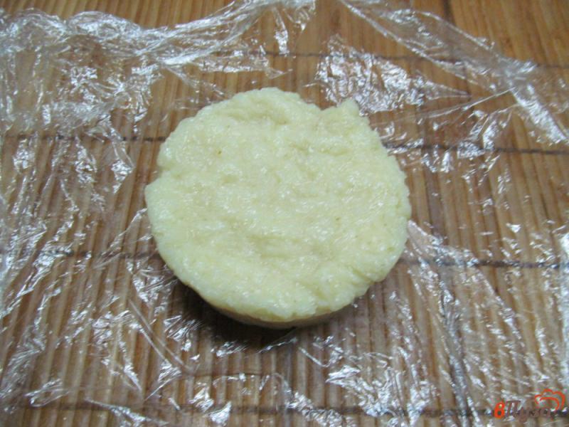 Фото приготовление рецепта: Кекс из манки в клюквенном соусе шаг №6