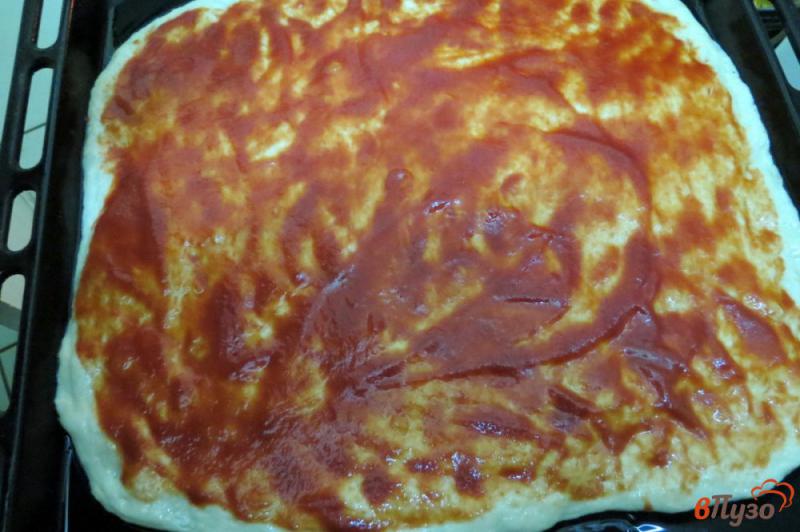 Фото приготовление рецепта: Пицца  с грибами и маскарпоне шаг №5