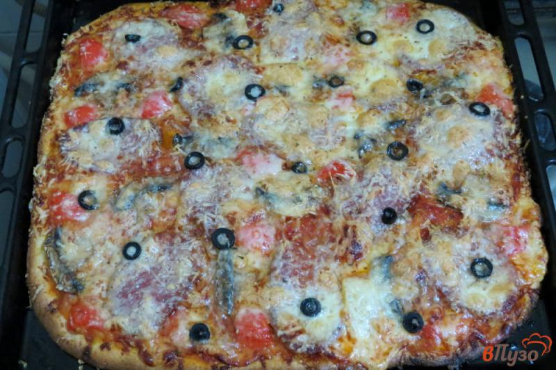 Фото приготовление рецепта: Пицца  с грибами и маскарпоне шаг №9