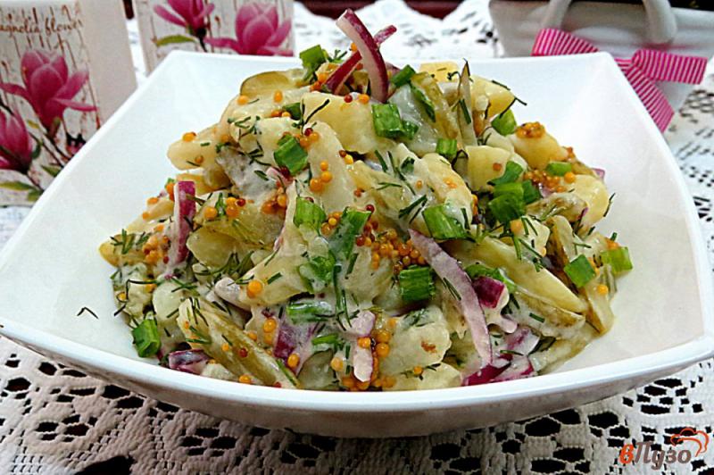 Фото приготовление рецепта: Салат с картофелем и маринованным огурцом шаг №7