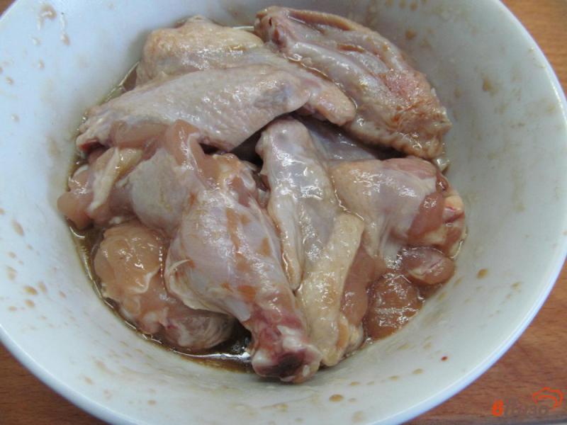 Фото приготовление рецепта: Куриные крылья в соусе шаг №2