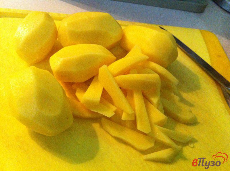 Фото приготовление рецепта: Жаренный картофель с луком и чесноком на сале шаг №1
