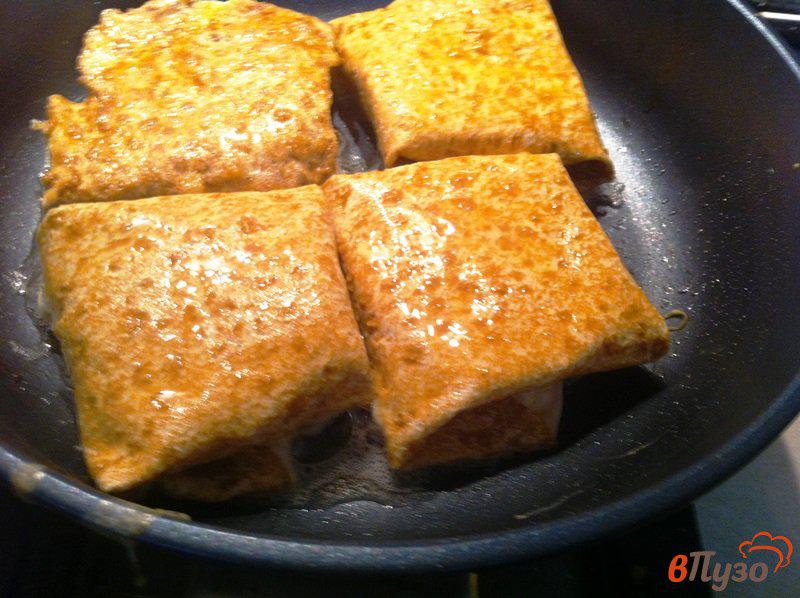Фото приготовление рецепта: Конвертики из лаваша с колбасой и сыром шаг №4