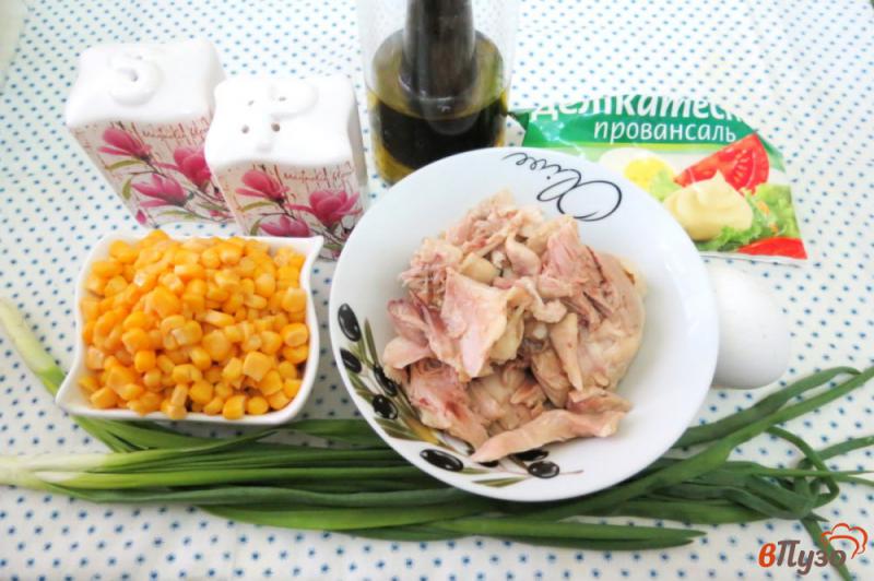 Фото приготовление рецепта: Салат с яичными блинами и кукурузой шаг №1