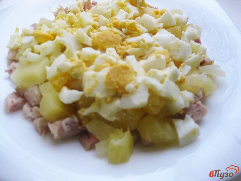 Фото приготовление рецепта: Салат «Снежинка» с ананасами шаг №3