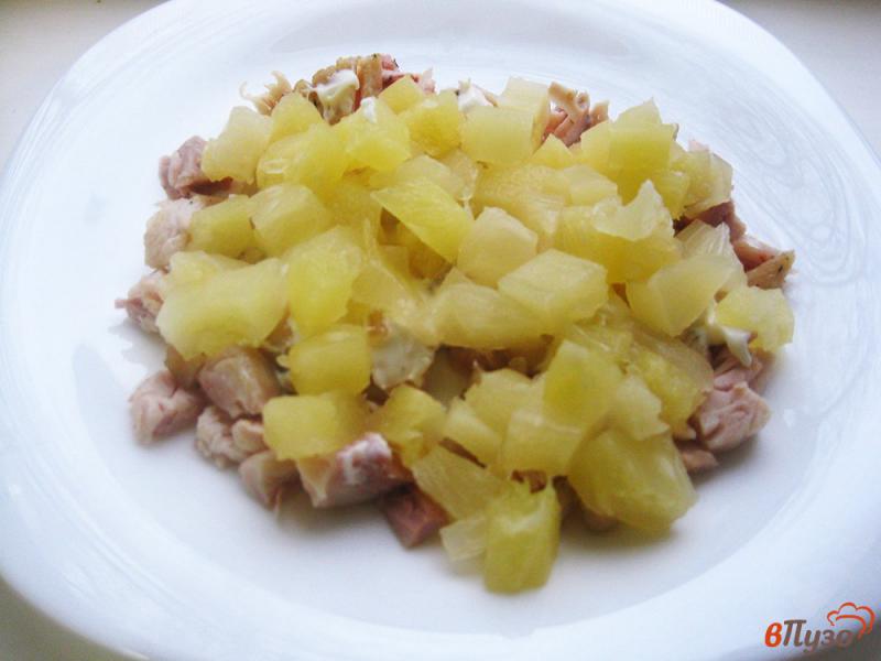 Фото приготовление рецепта: Салат «Снежинка» с ананасами шаг №1
