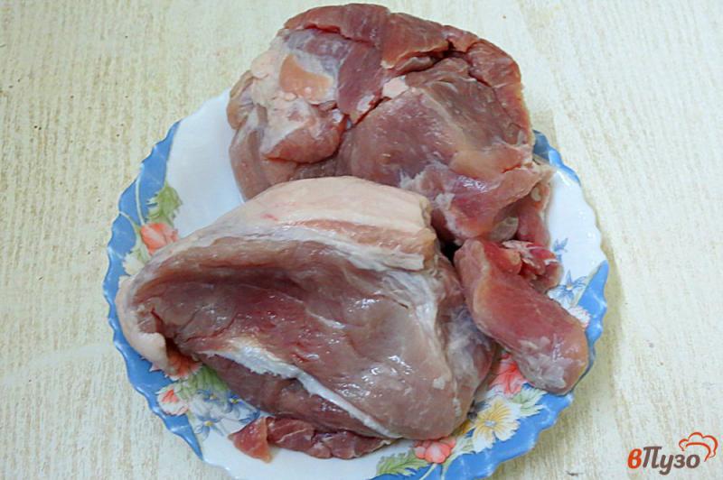Фото приготовление рецепта: Блинчики со свининой и луком шаг №1