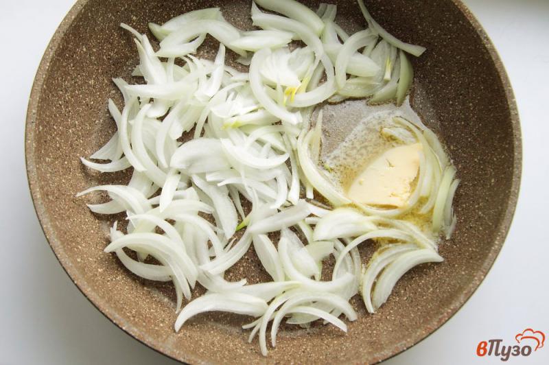 Фото приготовление рецепта: Отварной картофель с луком и зеленью шаг №2