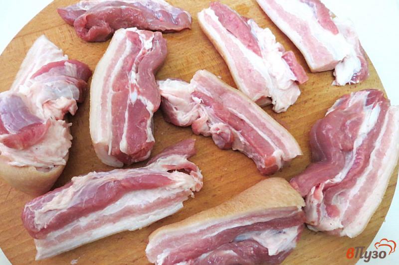 Фото приготовление рецепта: Свиная грудинка тушёная по-деревенски шаг №2
