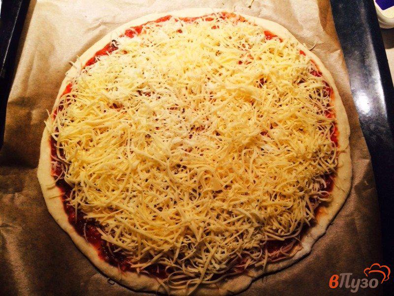 Фото приготовление рецепта: Пицца с мясная с шампиньонами шаг №4