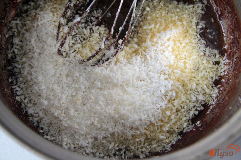 Фото приготовление рецепта: Шоколадная паста с кокосовой стружкой шаг №6