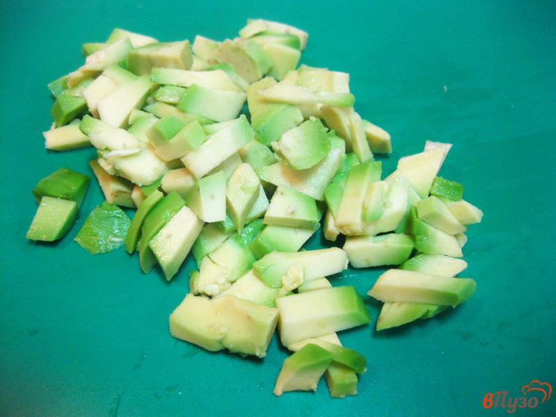 Фото приготовление рецепта: Салат с авокадо и кус-кусом шаг №8
