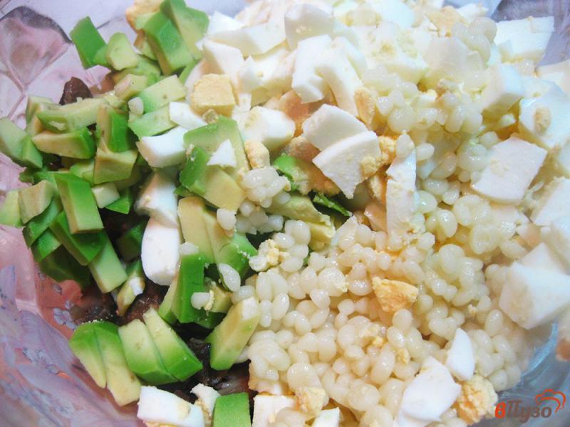 Фото приготовление рецепта: Салат с авокадо и кус-кусом шаг №12