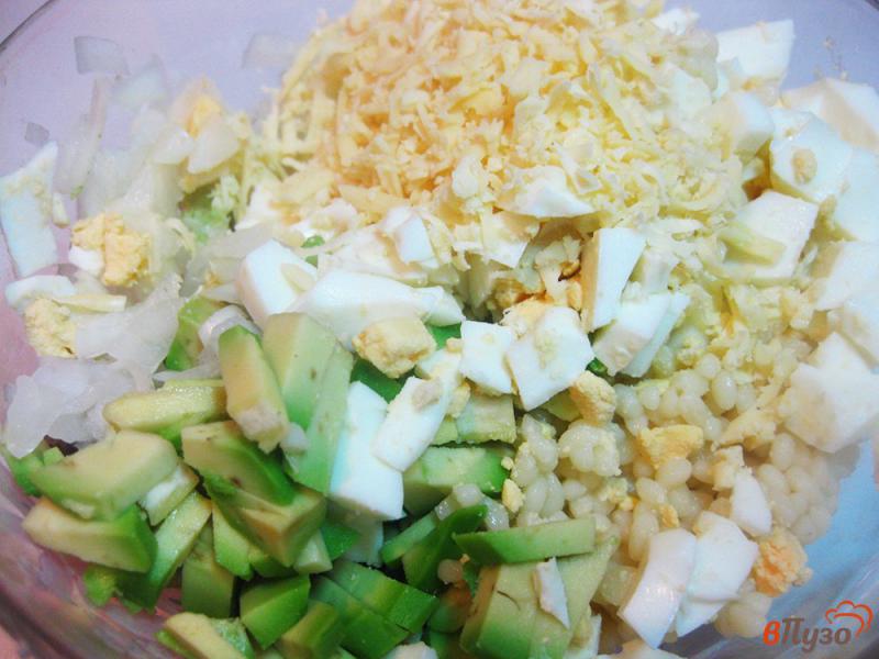 Фото приготовление рецепта: Салат с авокадо и кус-кусом шаг №14