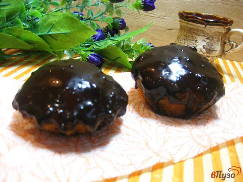Фото приготовление рецепта: Маффины в шоколадной глазури шаг №15