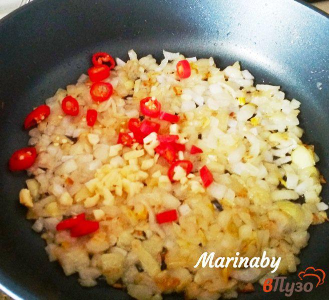 Фото приготовление рецепта: Острый рис со спаржевой фасолью на гарнир шаг №5