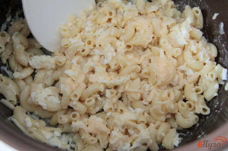 Фото приготовление рецепта: Макароны с яйцом и сыром в мультиварке шаг №4