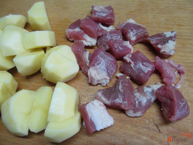 Фото приготовление рецепта: Мясо с картофелем и огурцом в мультиварке шаг №4