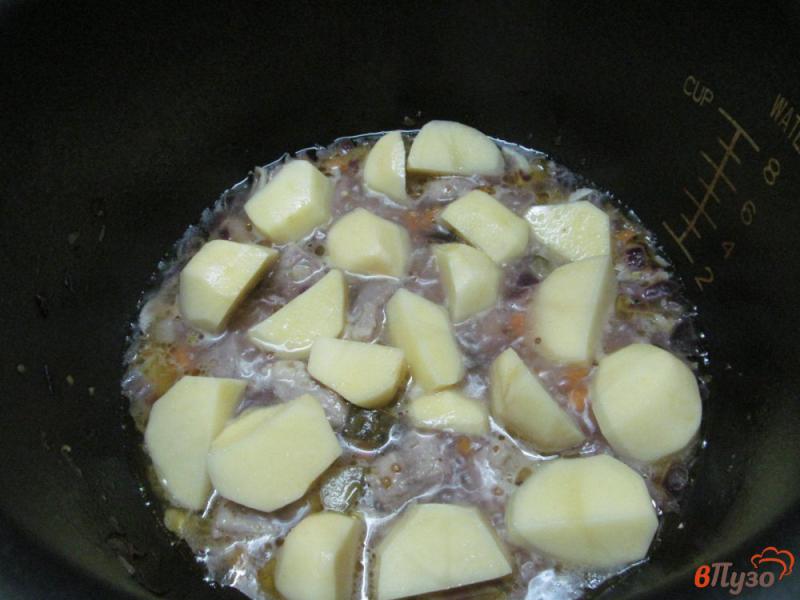 Фото приготовление рецепта: Мясо с картофелем и огурцом в мультиварке шаг №8
