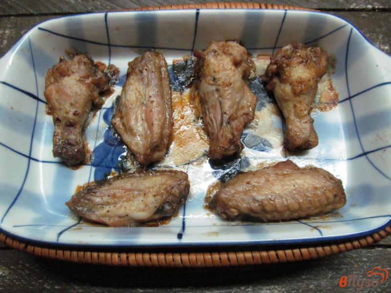 Фото приготовление рецепта: Куриные крылья в сливочном соусе шаг №3