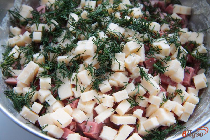 Фото приготовление рецепта: Сконы с колбасой и сыром шаг №6