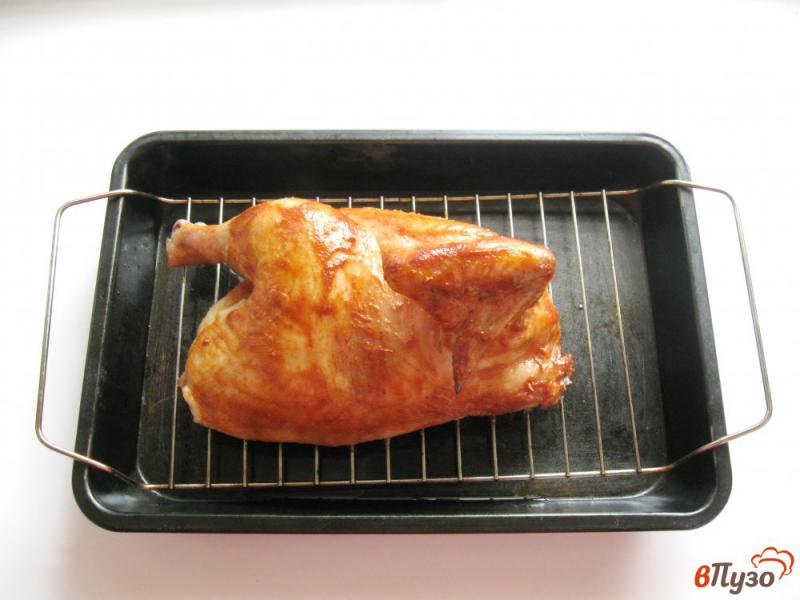 Фото приготовление рецепта: Курица в духовке по-домашнему шаг №5