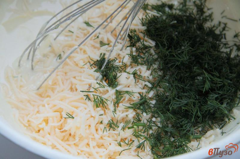 Фото приготовление рецепта: Сырные блины с зеленью шаг №4