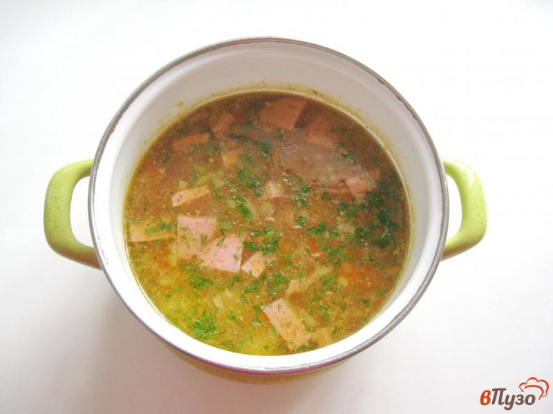 Фото приготовление рецепта: Суп с красной чечевицей и копченой колбасой шаг №7