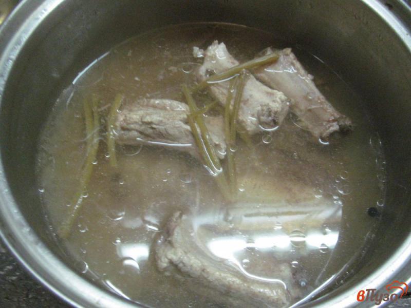 Фото приготовление рецепта: Свиные ребра с овощами по домашнему шаг №2