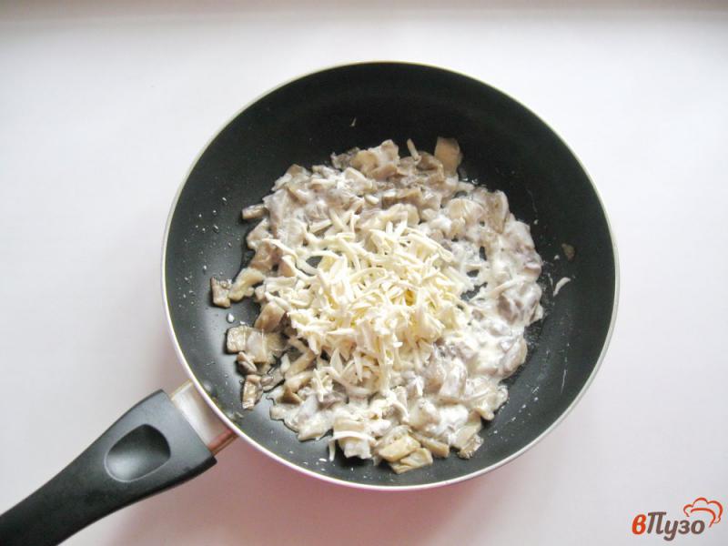 Фото приготовление рецепта: Картофельная запеканка с грибами и плавленым сыром шаг №3