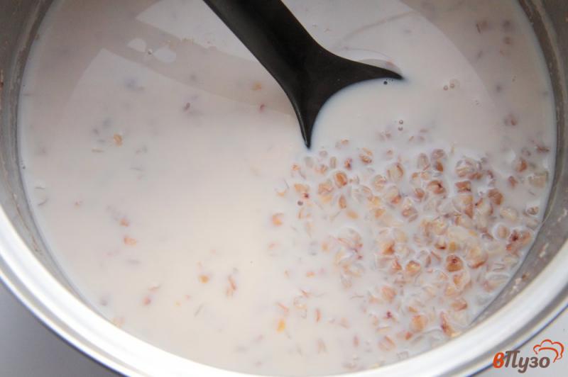 Фото приготовление рецепта: Молочный суп с гречкой шаг №4