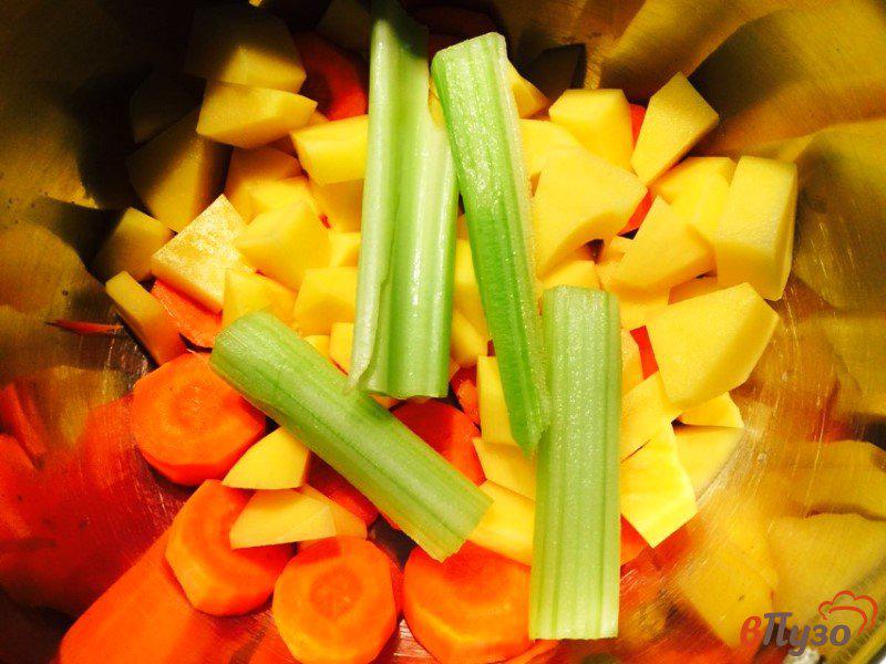 Фото приготовление рецепта: Суп-пюре из моркови и картофеля шаг №2