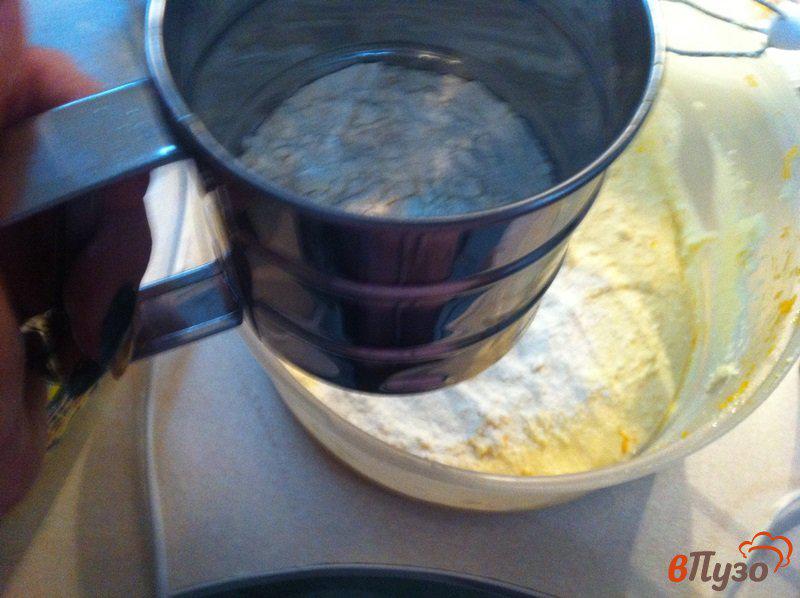 Фото приготовление рецепта: Творожный пирог с апельсиновой цедрой в мультиварке шаг №4