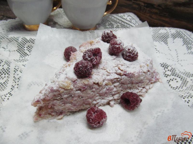 Фото приготовление рецепта: Пирожные со сливочным кремом и ягодами шаг №9