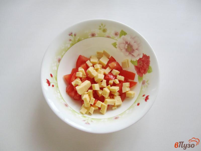 Фото приготовление рецепта: Салат с помидором и картофелем шаг №2