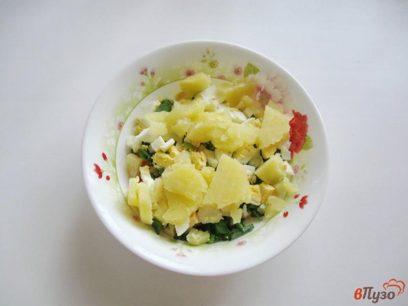 Фото приготовление рецепта: Салат с помидором и картофелем шаг №5