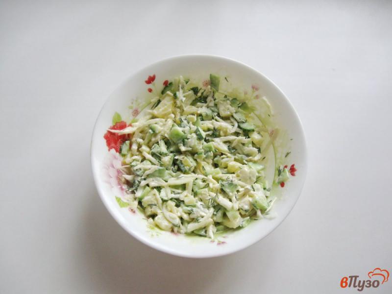 Фото приготовление рецепта: Салат из свежих огурцов и картофеля шаг №8