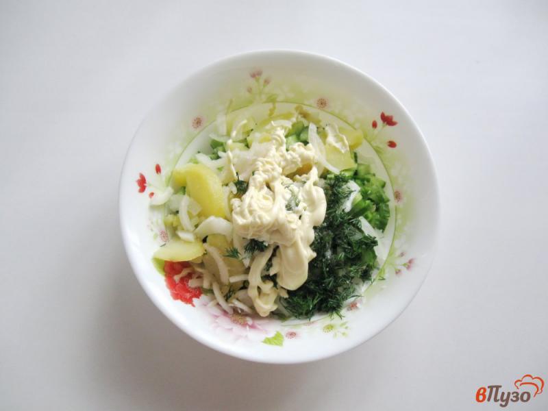 Фото приготовление рецепта: Салат из свежих огурцов и картофеля шаг №7