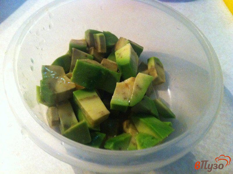 Фото приготовление рецепта: Тарталетки с красной икрой и авокадо шаг №1