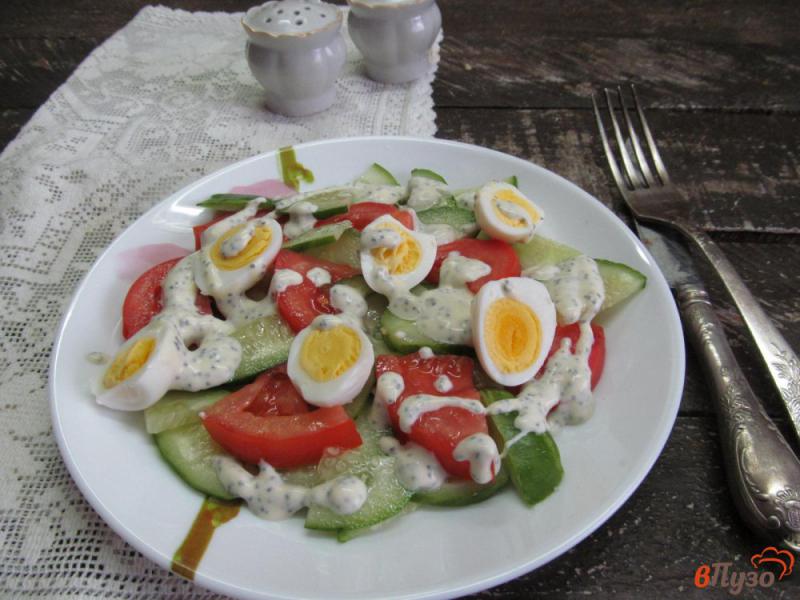 Фото приготовление рецепта: Огуречный салат с перепелиными яйцами шаг №4