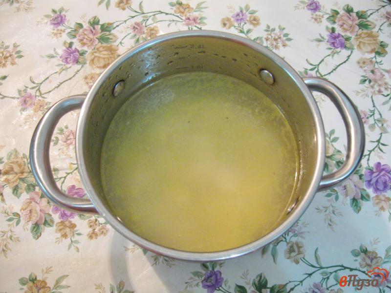 Фото приготовление рецепта: Суп с овсяными хлопьями и зеленым горошком шаг №1