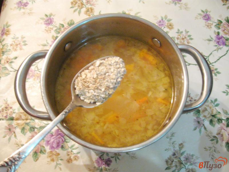 Фото приготовление рецепта: Суп с овсяными хлопьями и зеленым горошком шаг №4