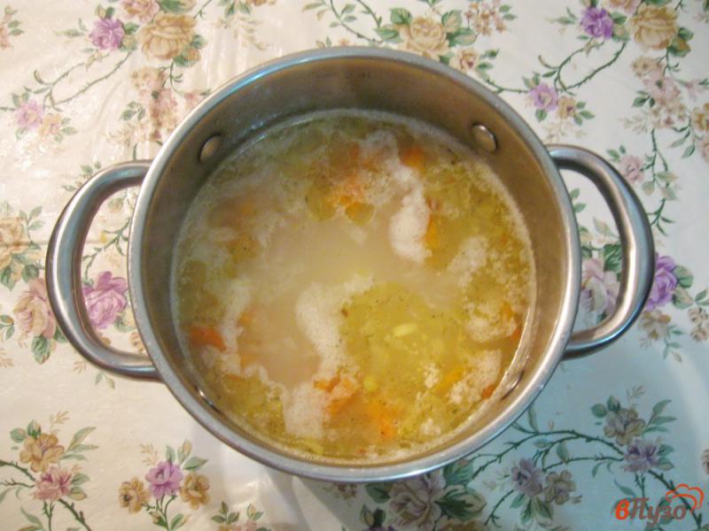 Фото приготовление рецепта: Суп с овсяными хлопьями и зеленым горошком шаг №5