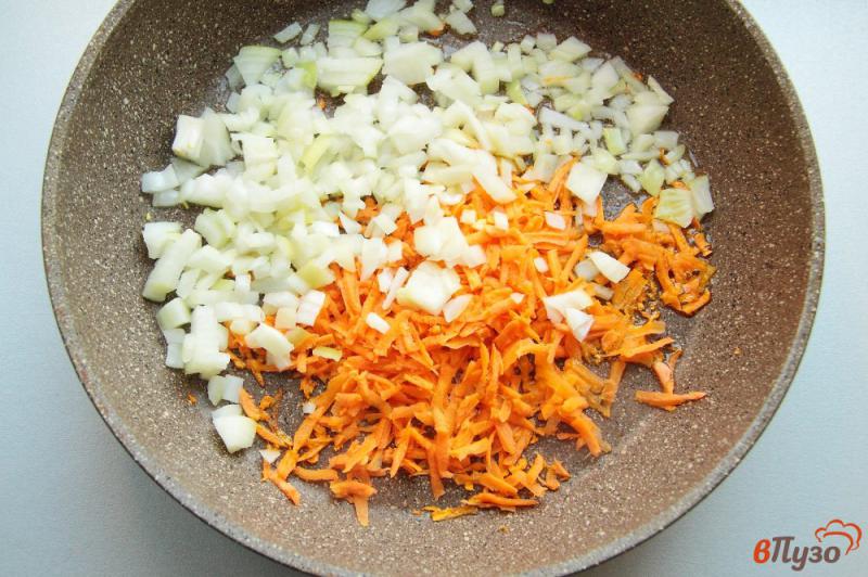 Фото приготовление рецепта: Рис с овощами в томатном соусе шаг №1