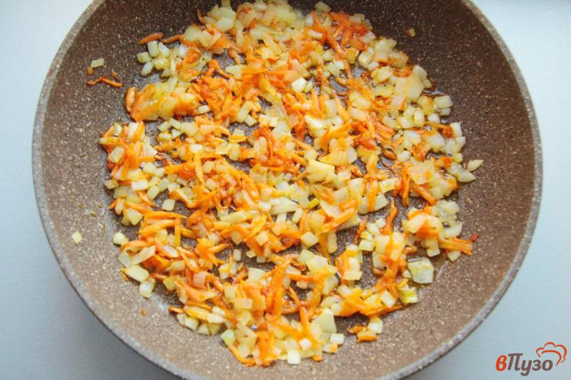 Фото приготовление рецепта: Рис с овощами в томатном соусе шаг №2