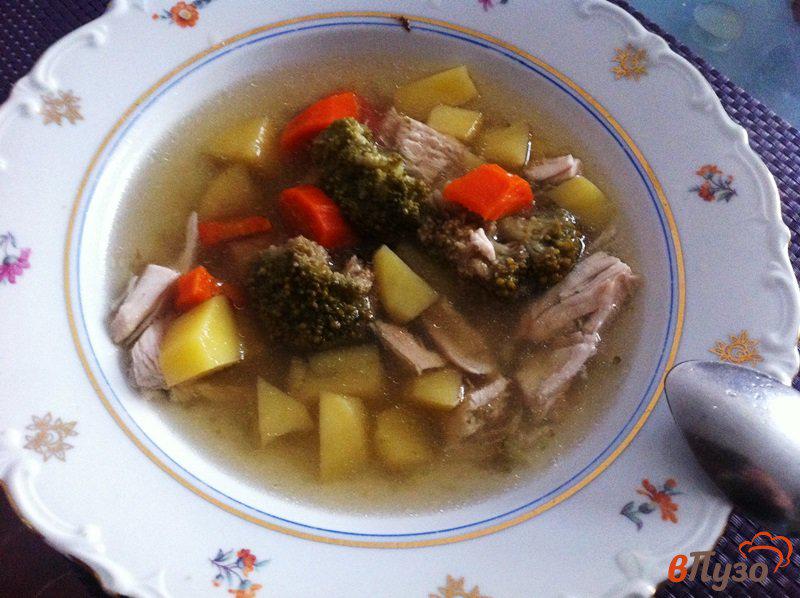 Фото приготовление рецепта: Суп куриный с брокколи шаг №4