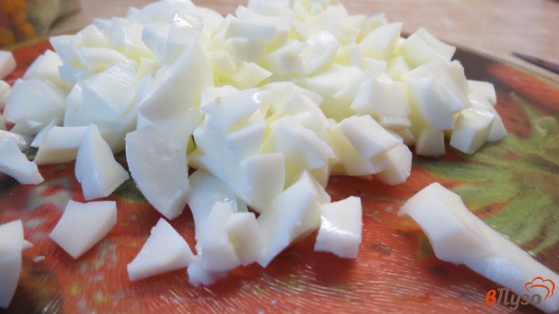 Фото приготовление рецепта: Салат в яичном соусе шаг №4