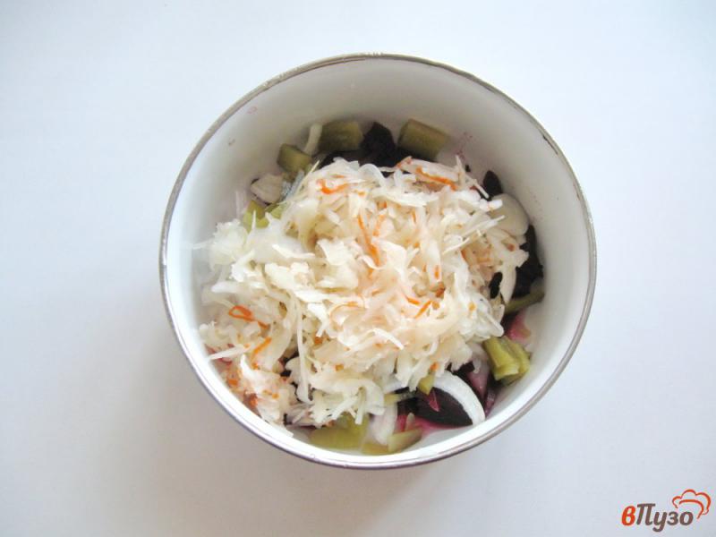Фото приготовление рецепта: Салат с квашеной капустой и свеклой шаг №4